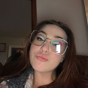 Meet your Posher, Brielle